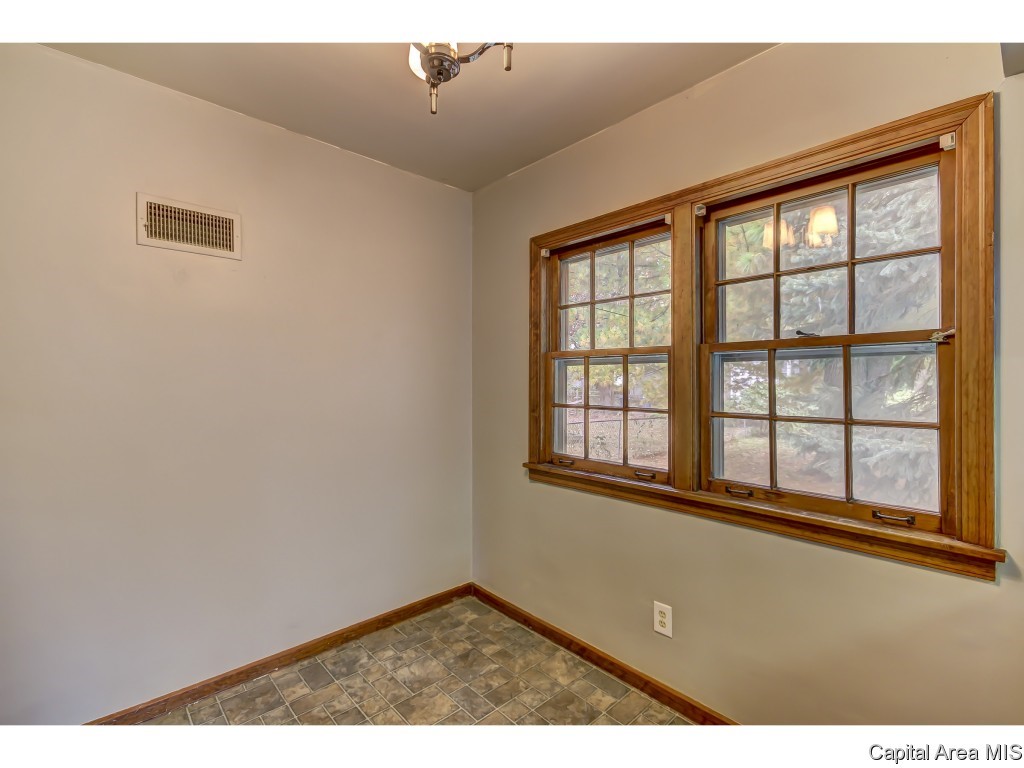 2040 Marland Street Springfield, IL 62702 - Photo 15 of 36