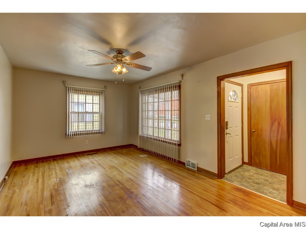 2040 Marland Street Springfield, IL 62702 - Photo 5 of 36
