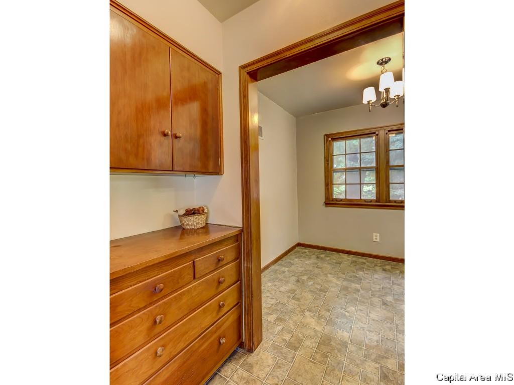 2040 Marland Street Springfield, IL 62702 - Photo 8 of 36