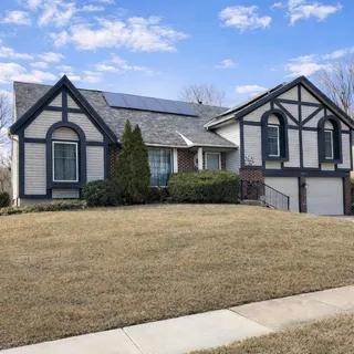 $395,000 | 10250 Caenen Drive, Lenexa, KS 66215