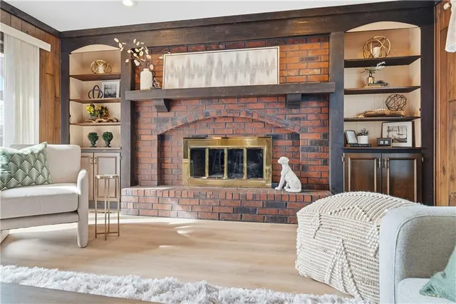 $395,000 | 10250 Caenen Drive, Lenexa, KS 66215