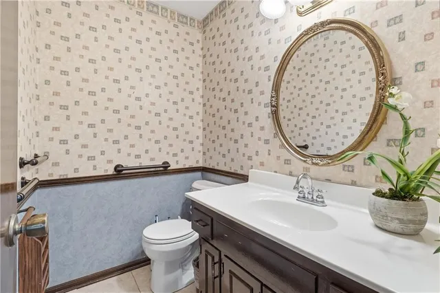 $395,000 | 10250 Caenen Drive, Lenexa, KS 66215