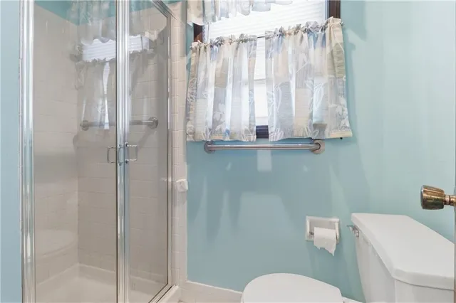 $395,000 | 10250 Caenen Drive, Lenexa, KS 66215