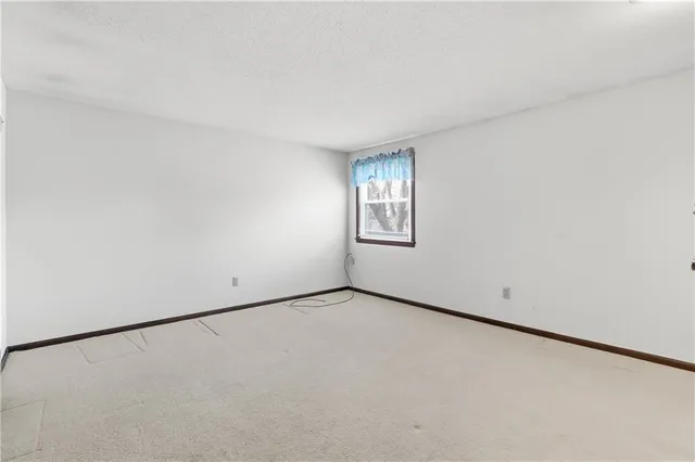 $395,000 | 10250 Caenen Drive, Lenexa, KS 66215