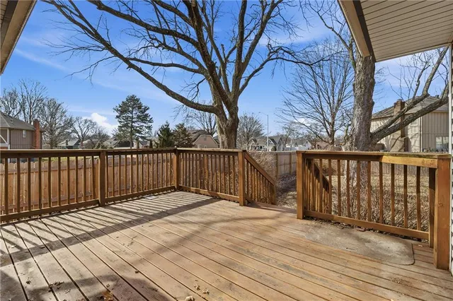 $395,000 | 10250 Caenen Drive, Lenexa, KS 66215