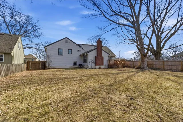 $395,000 | 10250 Caenen Drive, Lenexa, KS 66215