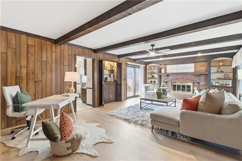 $395,000 | 10250 Caenen Drive, Lenexa, KS 66215