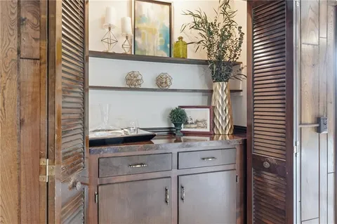 $395,000 | 10250 Caenen Drive, Lenexa, KS 66215