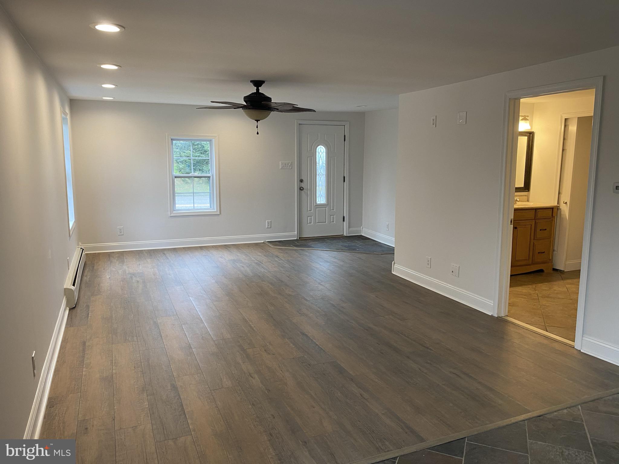 390 Monroeville Road Monroeville, NJ 08343 - Photo 13 of 27 Living Room