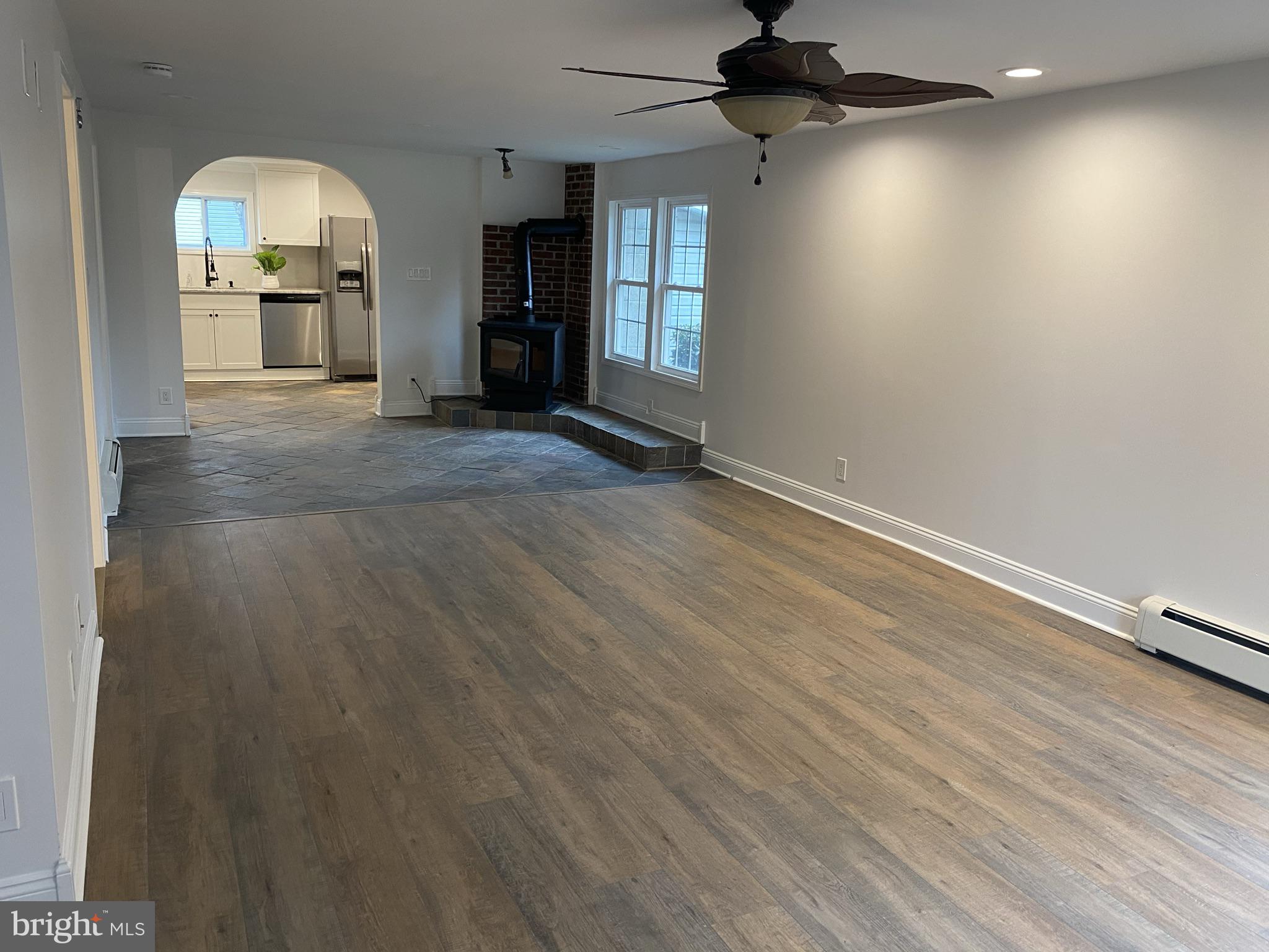 390 Monroeville Road Monroeville, NJ 08343 - Photo 15 of 27 Living Room