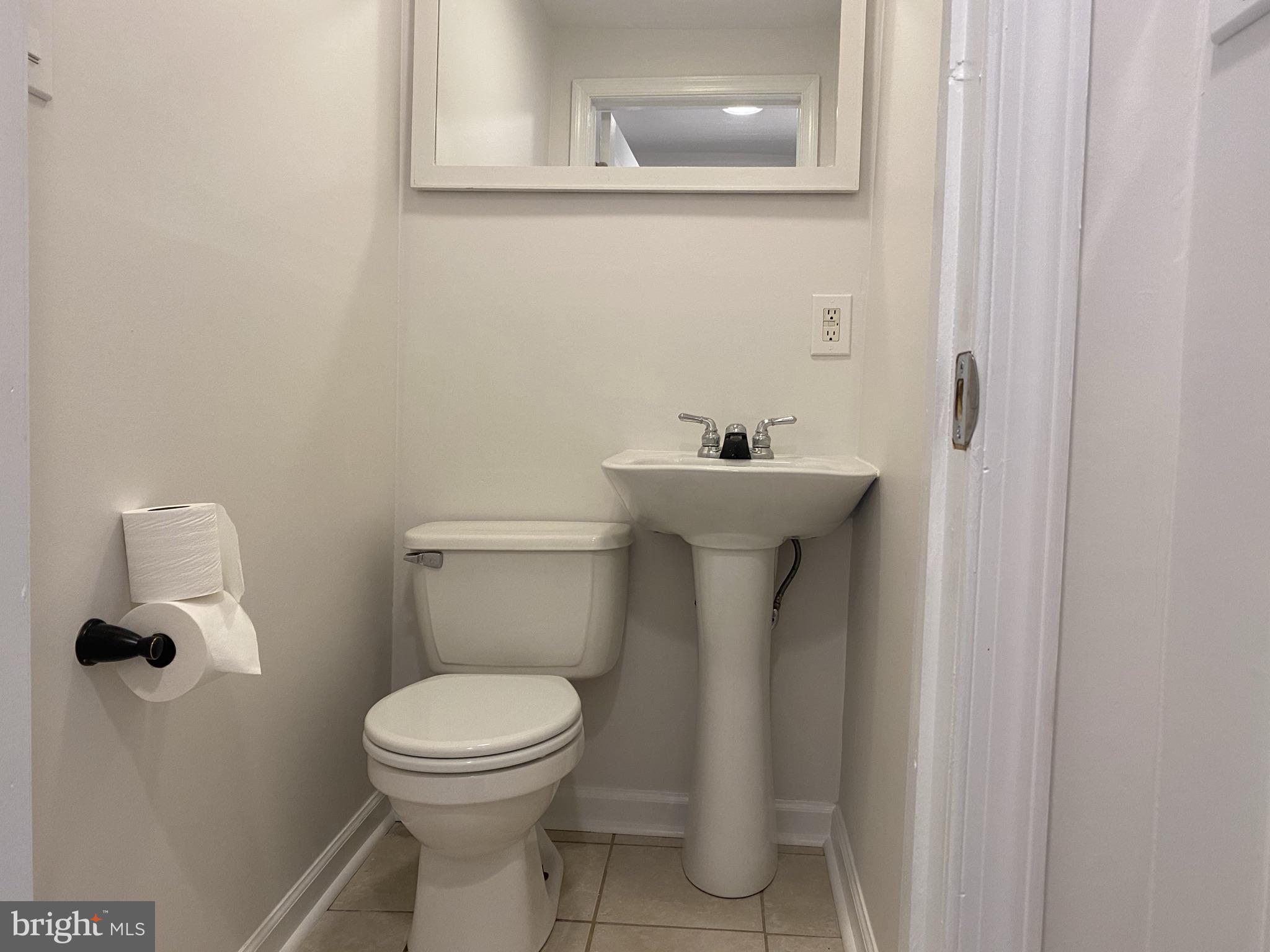 390 Monroeville Road Monroeville, NJ 08343 - Photo 10 of 27 Half bath