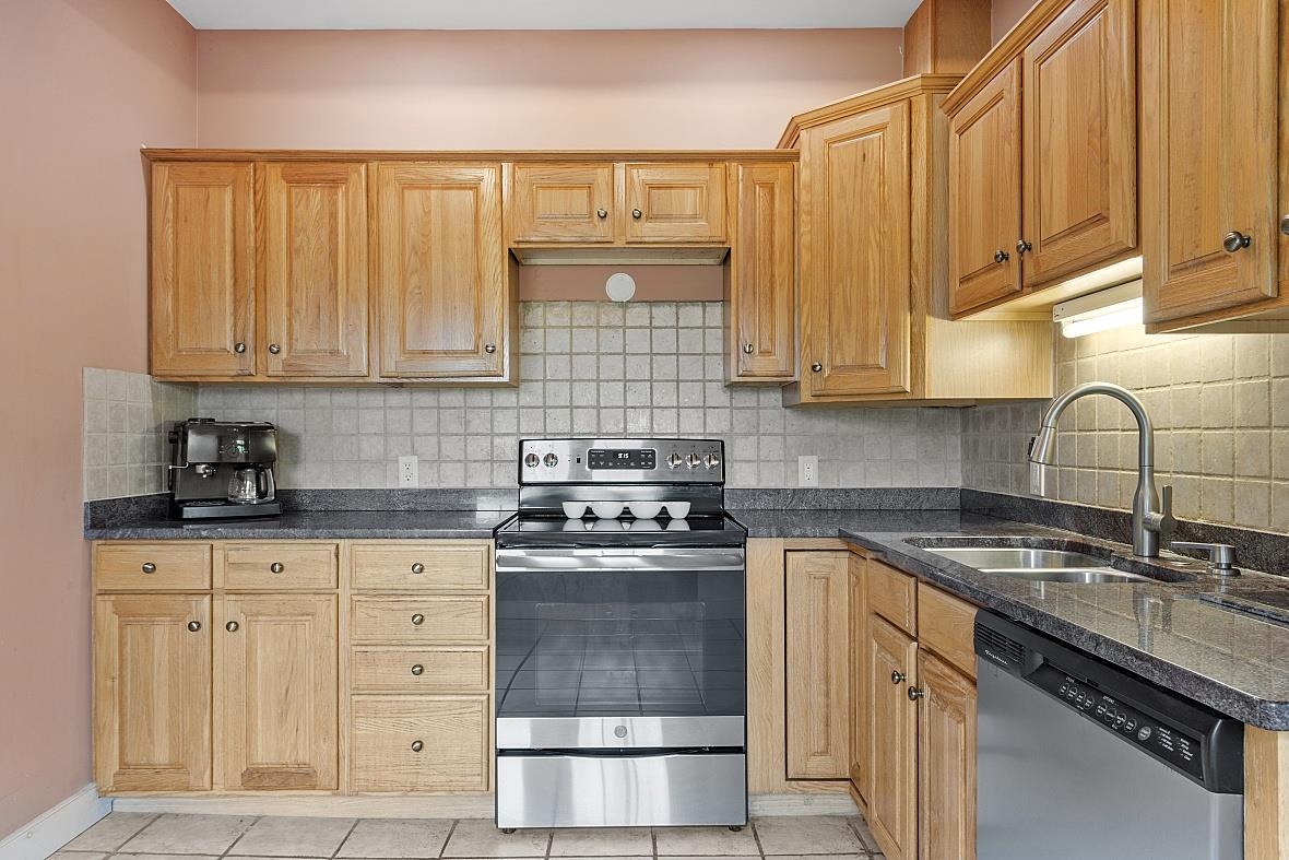 68 Hooper Hill Road New Boston, NH 03070 - Photo 3 of 30