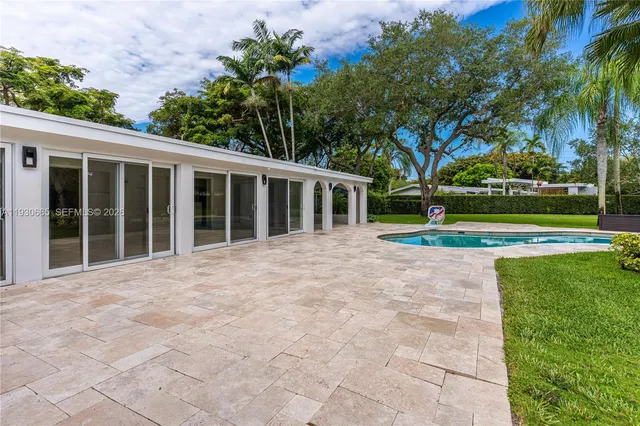 a view of outdoor space yard and porch