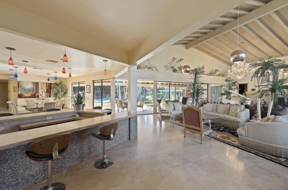 71111 La Paz Road Rancho Mirage, CA 92270 - Photo 5 of 102 a very nice looking living room with a large window