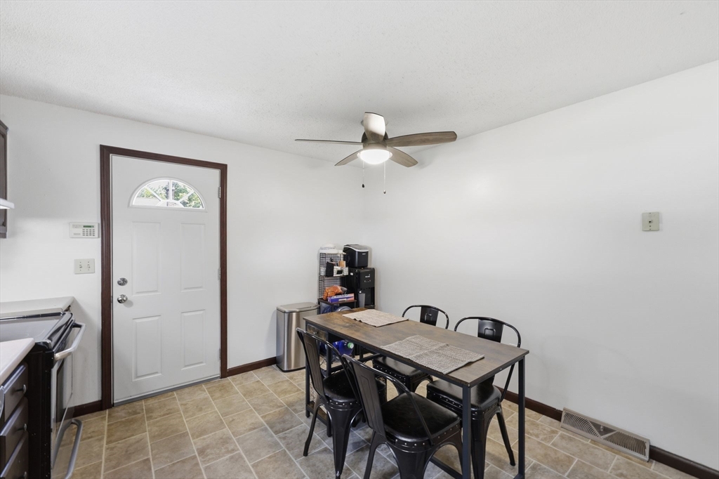 164 Arnold Avenue Springfield, MA 01119 - Photo 16 of 42