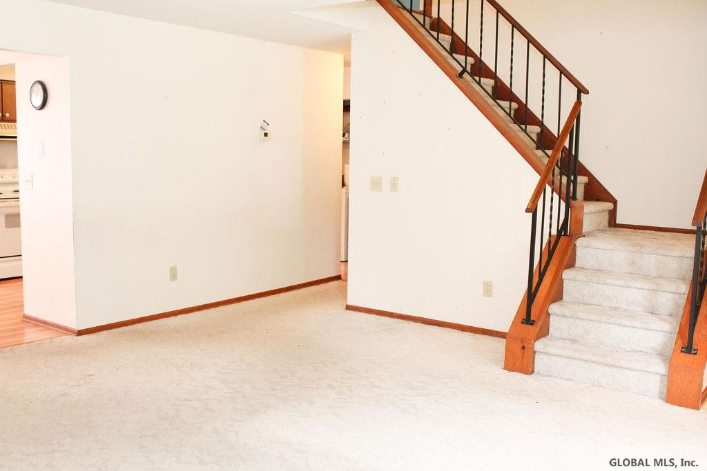 81 Algonquin Road Halfmoon, NY 12065 - Photo 4 of 32 Photo 4