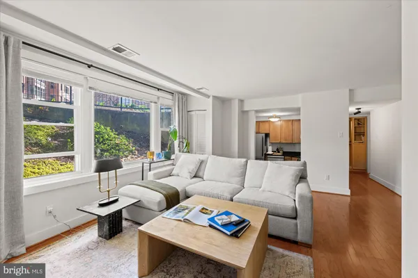 $2,295 | 4840 MacArthur Boulevard Northwest, Unit 301, Washington, DC 20007