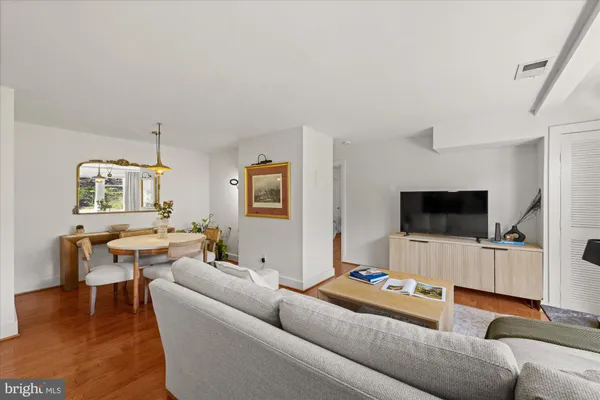 $2,295 | 4840 MacArthur Boulevard Northwest, Unit 301, Washington, DC 20007