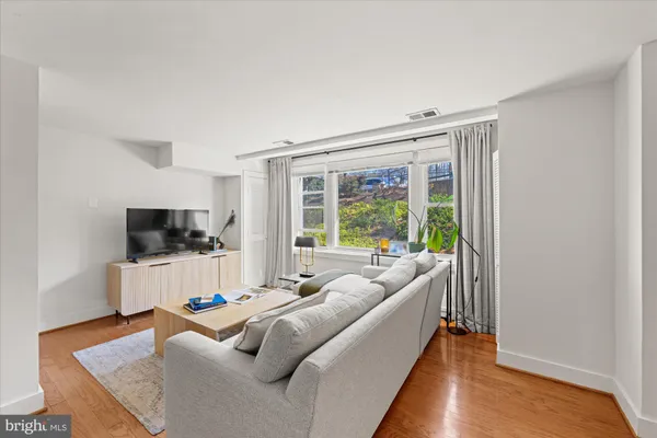 $2,295 | 4840 MacArthur Boulevard Northwest, Unit 301, Washington, DC 20007