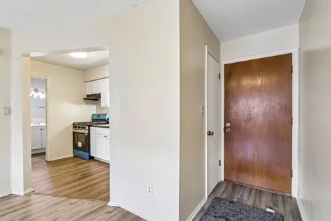 $99,100 | 3119 South 122nd Street, Unit 17, West Allis, WI 53227