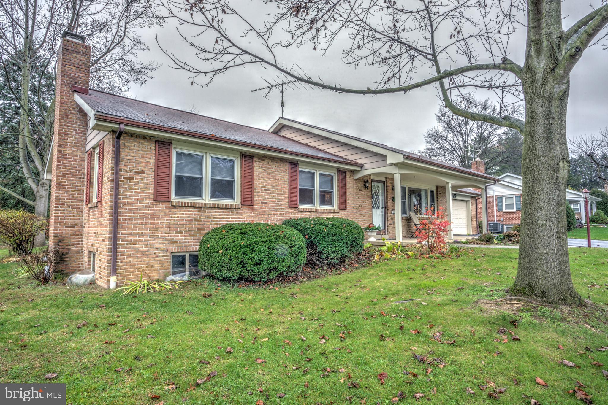 121 Bomberger Road Akron, PA 17501 - Photo 4 of 50