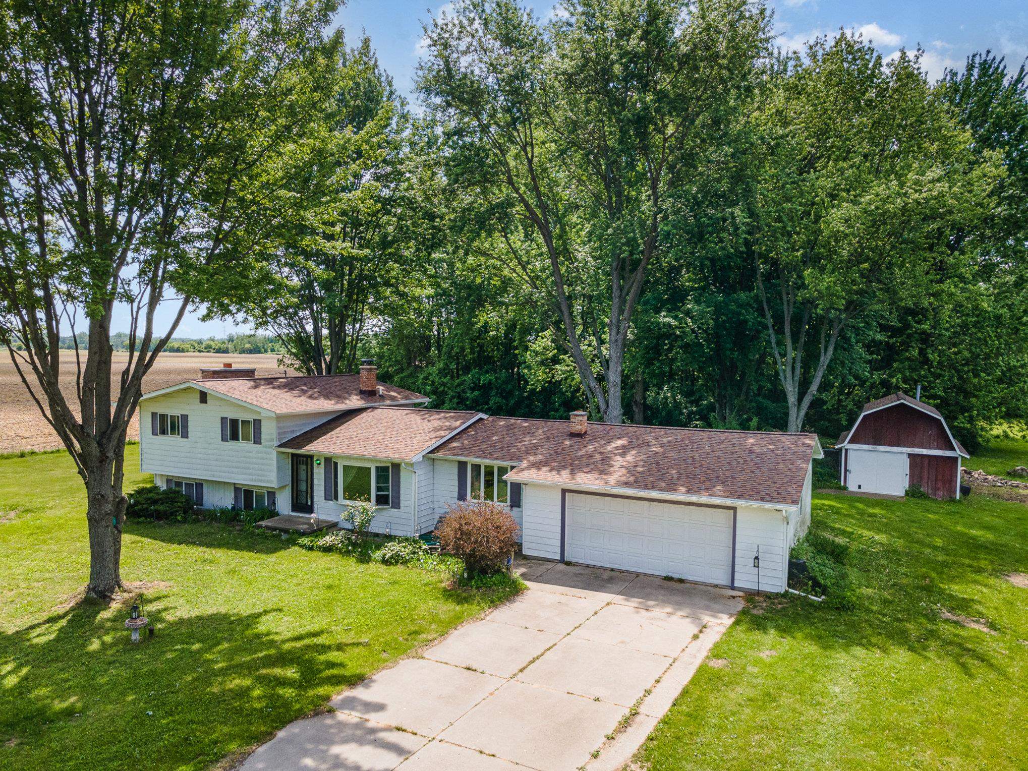 10827 Carter Road Freeland, MI 48623 - Photo 1 of 36 50143178-efe586ec-02b8-4683-85a7-4dd344cf214f.JPG