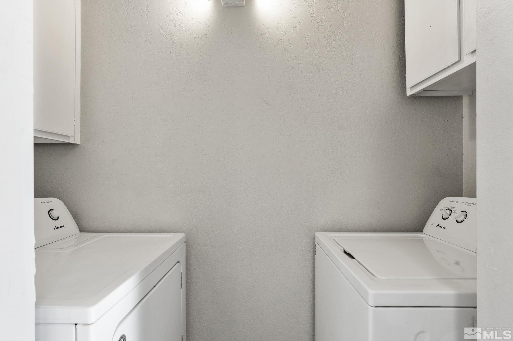 3810 Snipe Drive Reno, NV 89508 - Photo 14 of 38 a utility room with dryer and washer