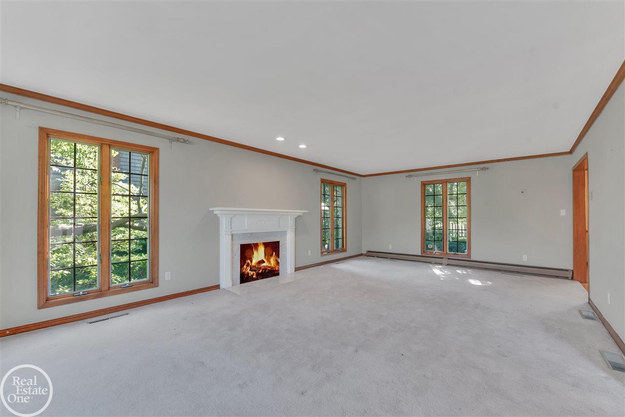 747 Ballantyne Road Grosse Pointe, MI 48236 - Photo 5 of 46 50016439-4.JPG