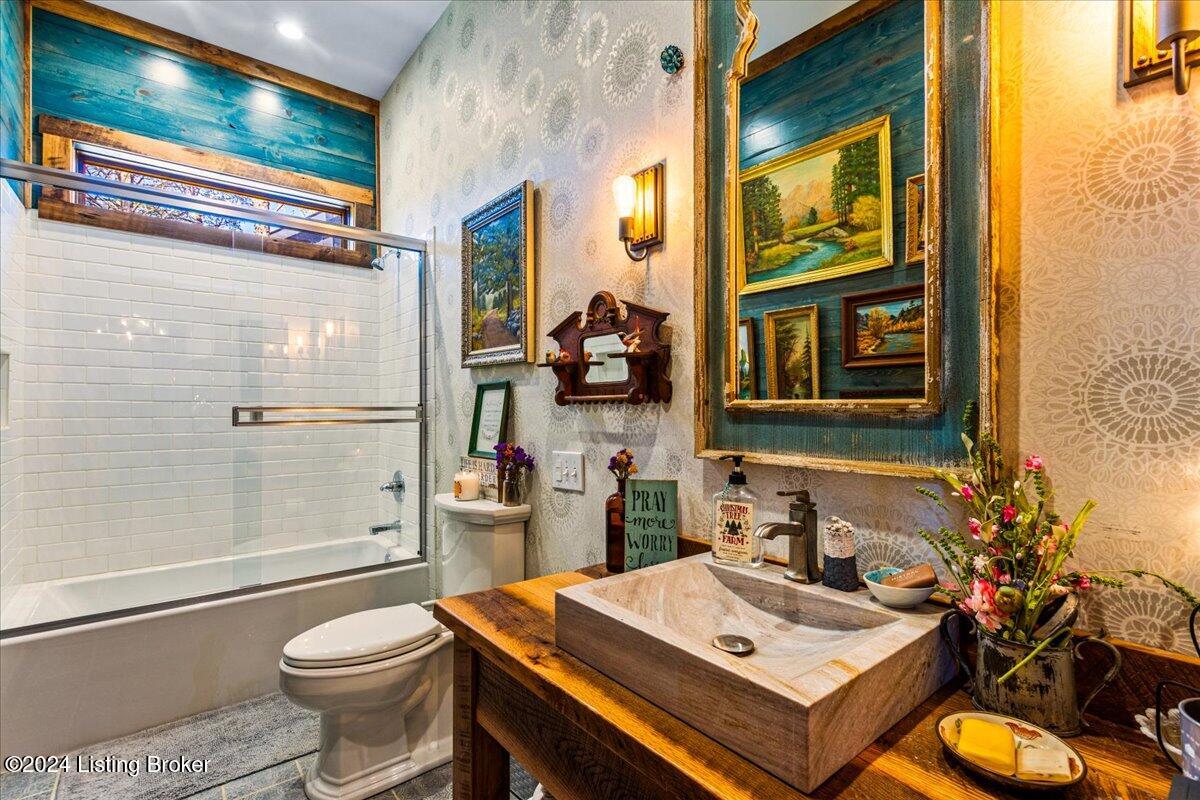 440 Pine Springs Road Clarkson, KY 42726 - Photo 44 of 109 Full bathroom off the great room