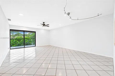 $330,000 | 918 Southwest 9th St Circle, Unit 204, Boca Raton, FL 33486