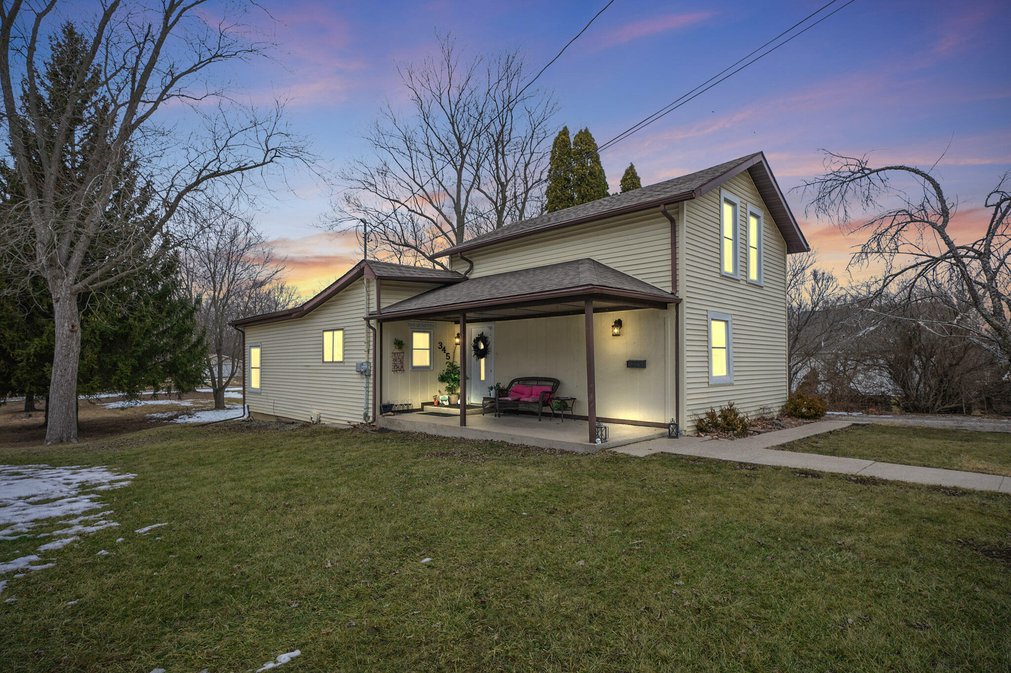 a view of a house with a yard