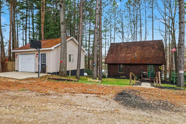 $319,900 | 8254 Spruce Drive, Reading, MI 49274