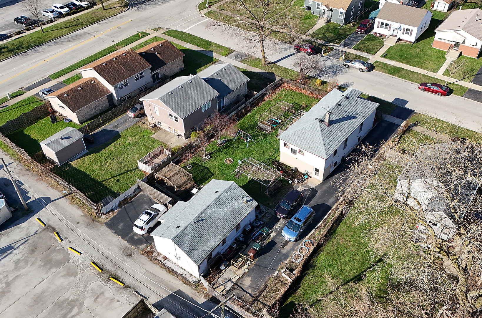 17073 Shea Avenue Hazel Crest, IL 60429 - Photo 26 of 27 an aerial view of a house with a garden