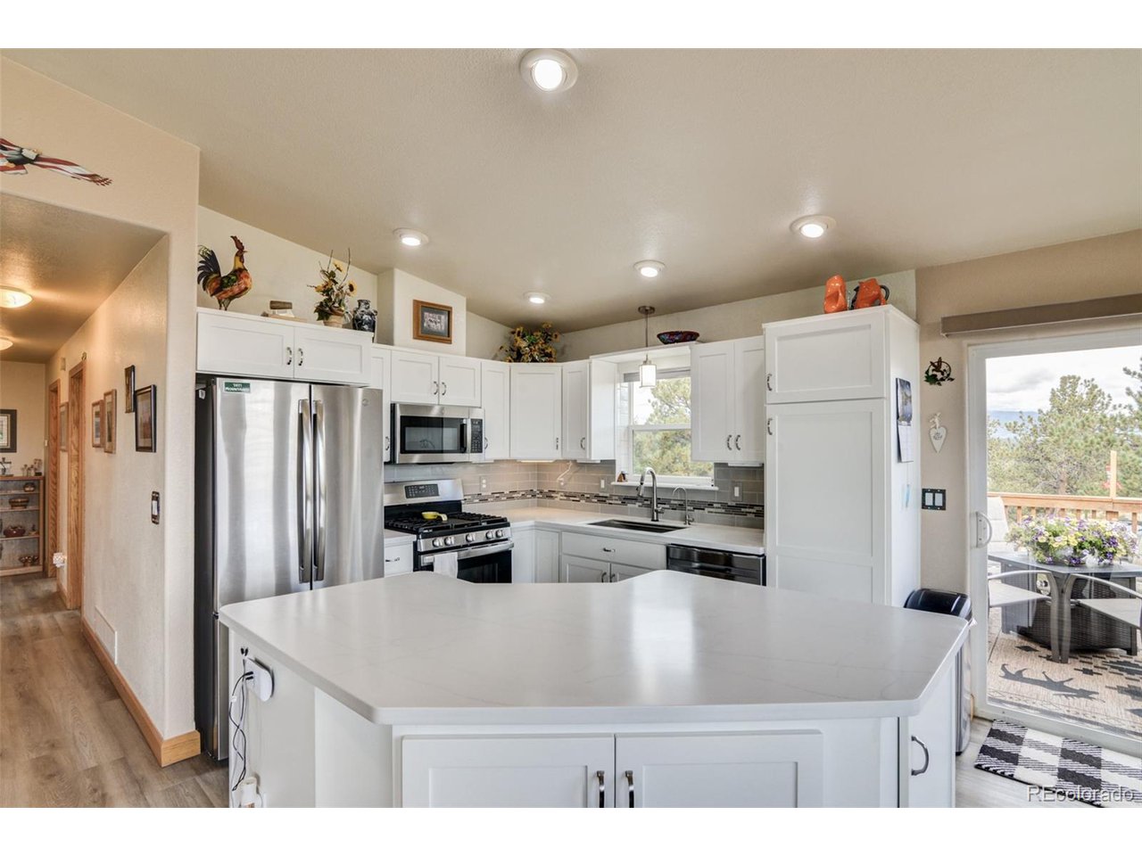 3480 Singletree Road Hartsel, CO 80449 - Photo 26 of 50 Island and Stainless Steel