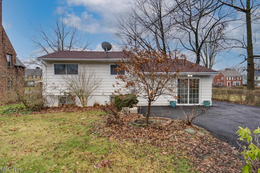 3033 Keswick Road Cleveland, OH 44120 - Photo 32 of 33