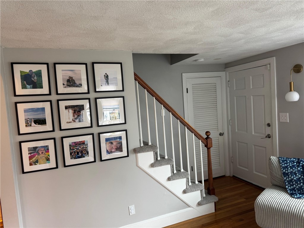 516 Church Avenue Warwick, RI 02889 - Photo 21 of 41 Living Room