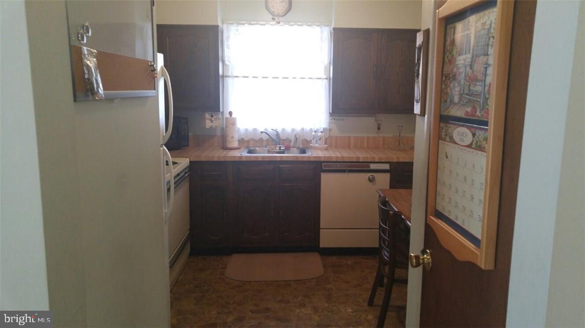 14 Sycamore Road, Unit B Manahawkin, NJ 08050 - Photo 8 of 16 Gallery Image 8