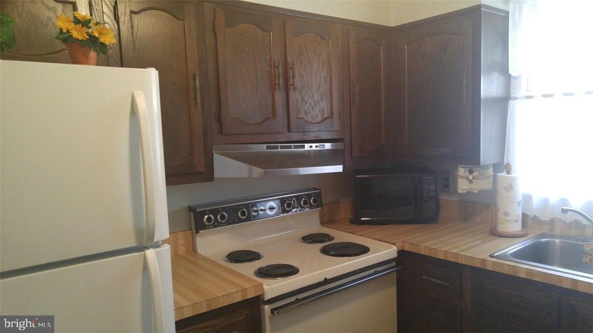 14 Sycamore Road, Unit B Manahawkin, NJ 08050 - Photo 9 of 16 Gallery Image 9