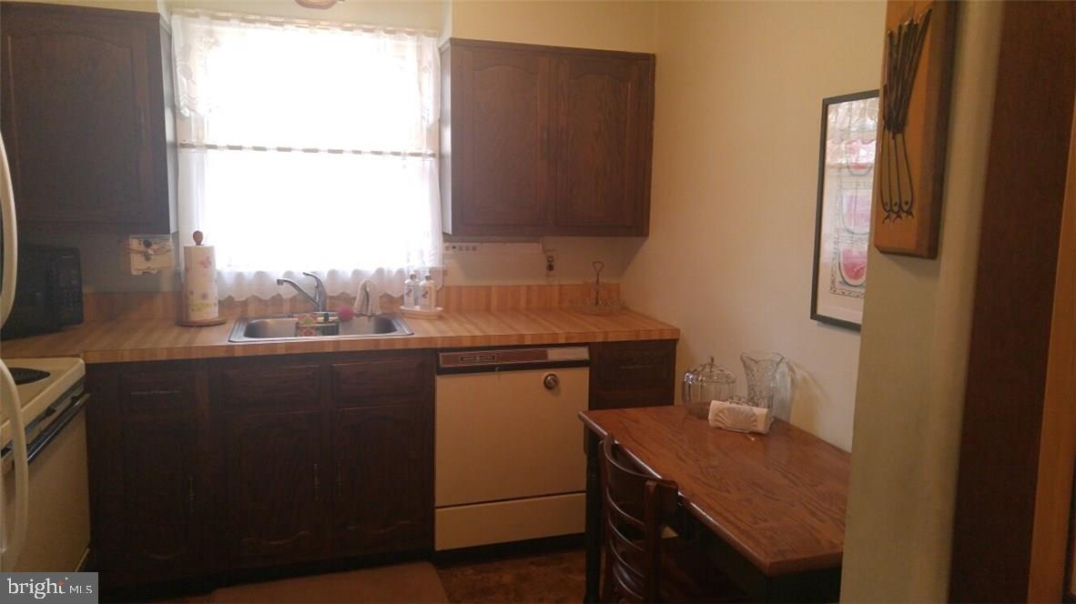 14 Sycamore Road, Unit B Manahawkin, NJ 08050 - Photo 10 of 16 Gallery Image 10