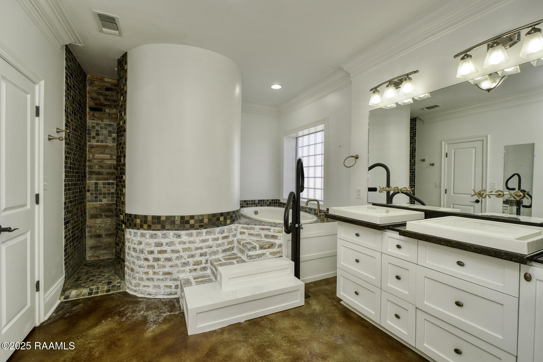 9324 Forest Road Abbeville, LA 70510 - Photo 35 of 46 Primary Bath