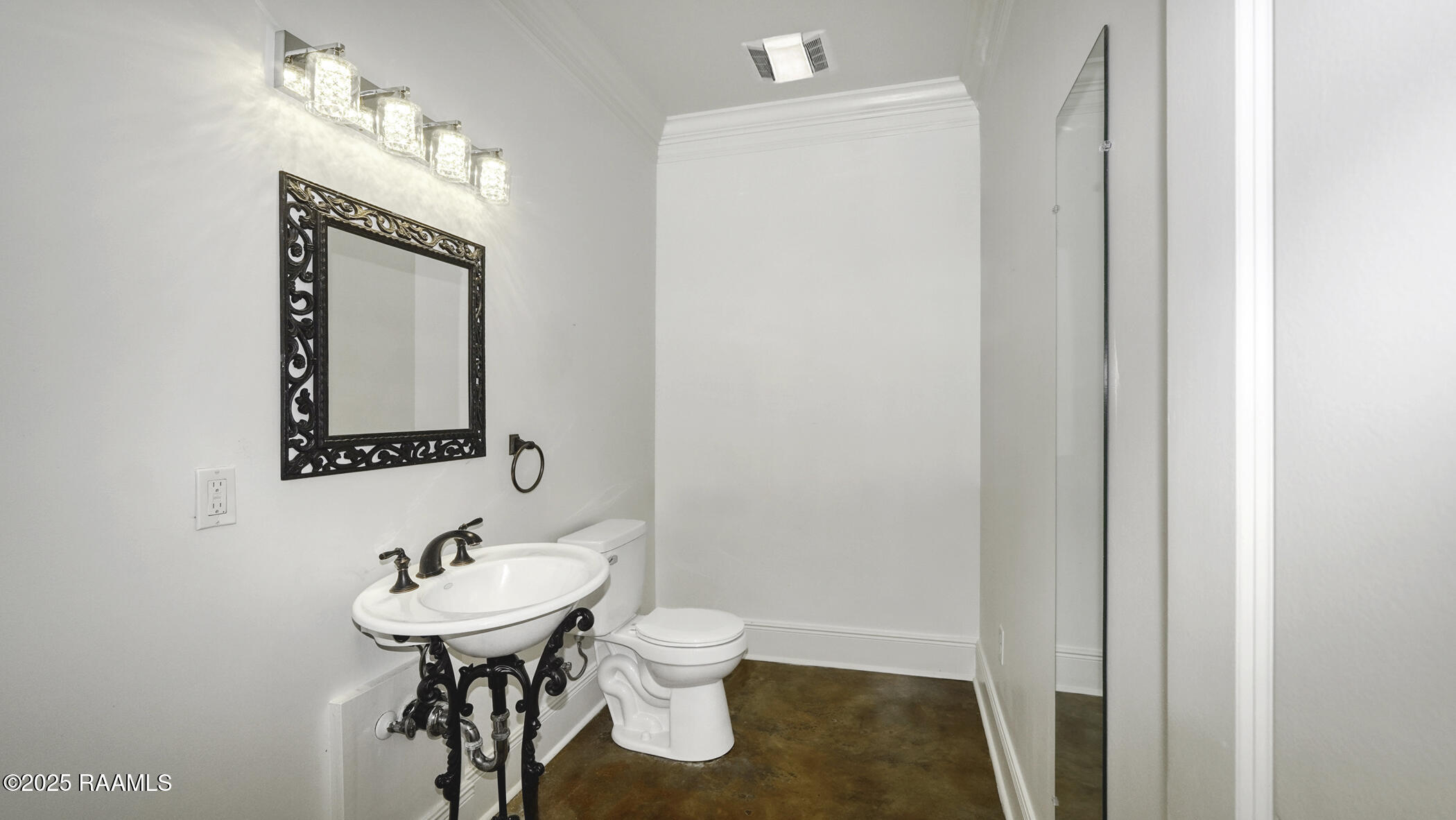 9324 Forest Road Abbeville, LA 70510 - Photo 8 of 46 1/2 Bath