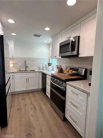 $9,000 | 608 Poinsettia Avenue, Unit B, Corona del Mar, CA 92625
