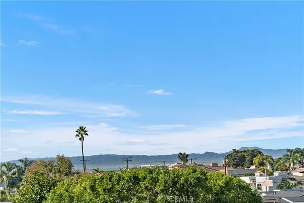 $9,000 | 608 Poinsettia Avenue, Unit B, Corona del Mar, CA 92625