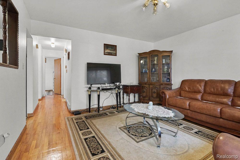 32189 Ruehle Avenue Warren, MI 48093 - Photo 4 of 26 Hardwood floors throughout