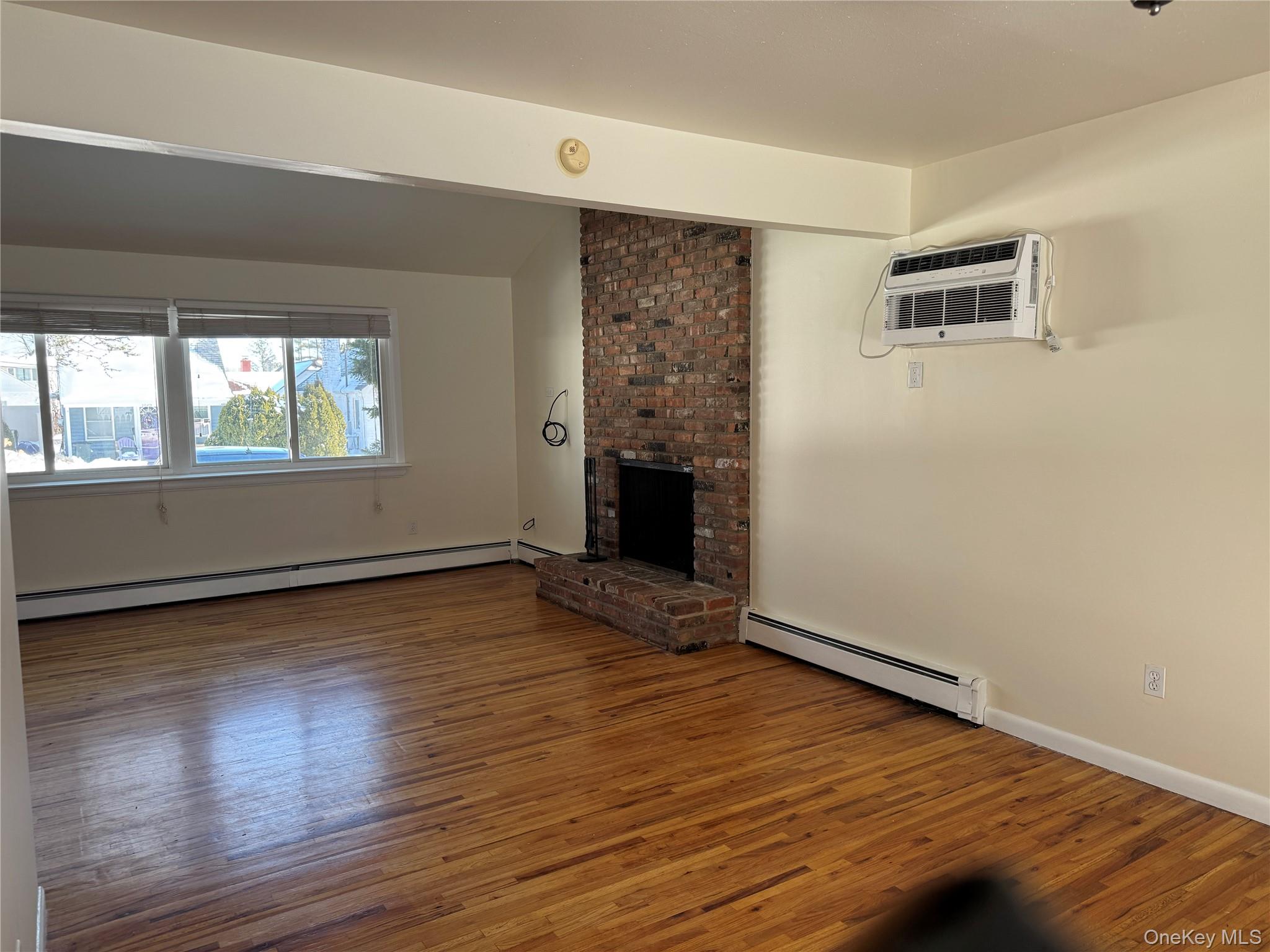 37 A South Norwood Road, Unit LEFT SIDE Port Washington, NY 11050 - Photo 5 of 20
