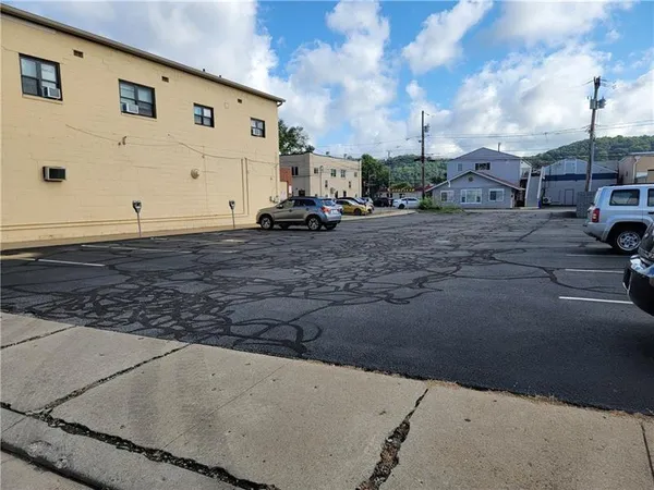 $1,800 | 1110 5th Avenue, Coraopolis, PA 15108