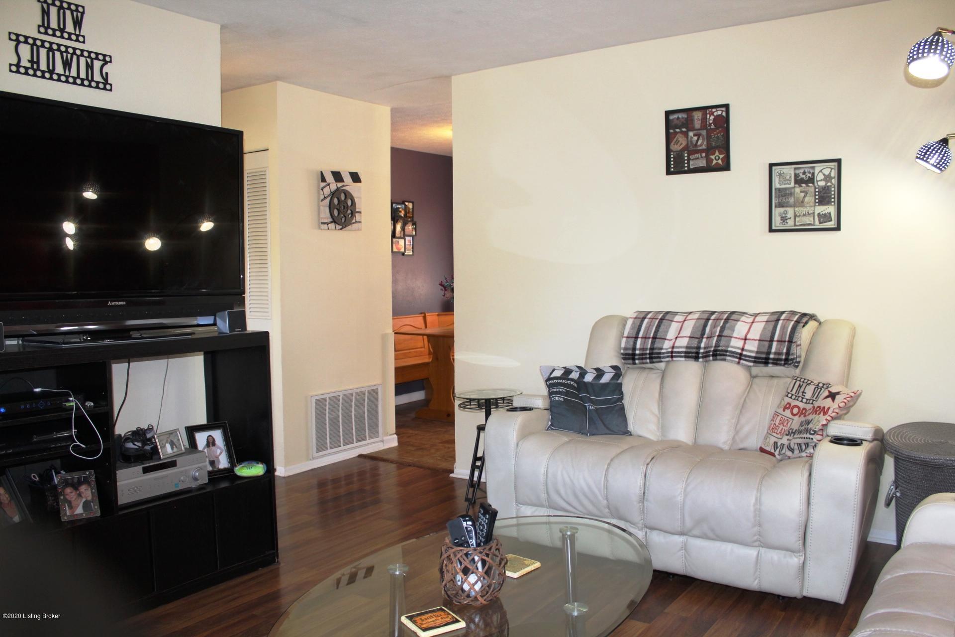 6706 Barbrook Road Louisville, KY 40258 - Photo 12 of 41 IMG_2023