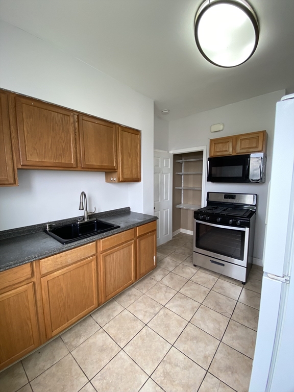 60 Prospect Street, Unit 3 Fall River, MA 02720 - Photo 11 of 16