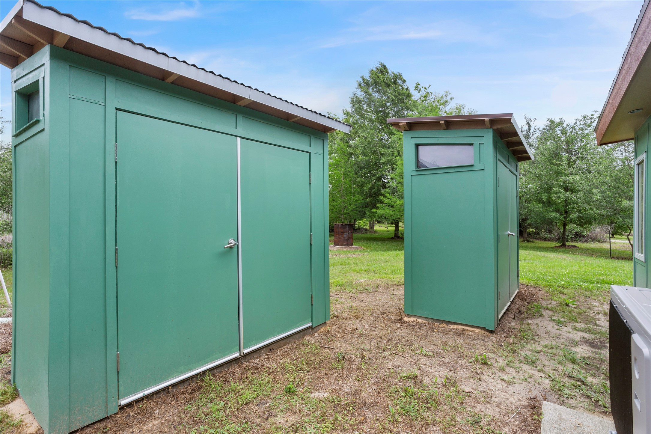3650 Rivers Road Pearland, TX 77578 - Photo 16 of 22 Storage next to living quarters