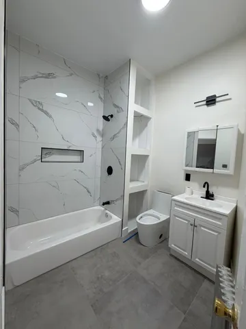 $1,950 | 42 Clerk Street, Unit 2, Jersey City, NJ 07305